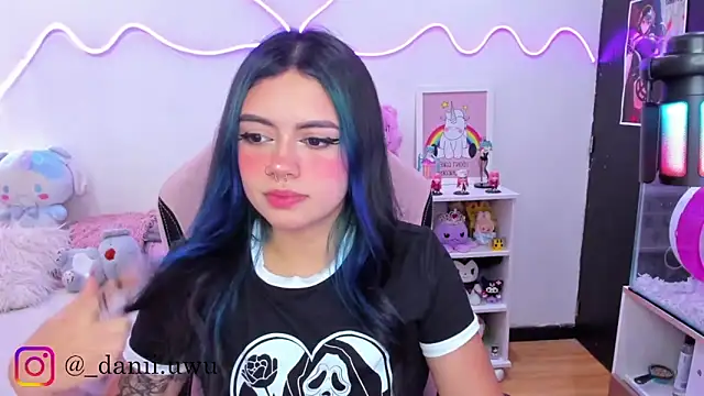 CuteDani  online show from September 10, 2025, 9:04 pm