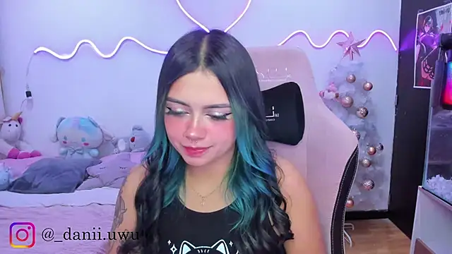 CuteDani  online show from November 29, 2025, 9:23 am