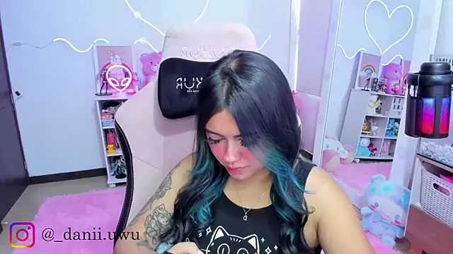 CuteDani  online show from February 9, 2026, 2:10 pm