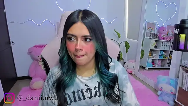 CuteDani  online show from February 13, 2026, 1:51 pm