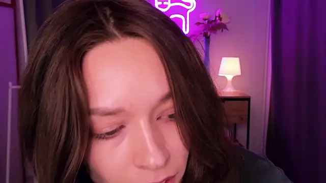 Snapshot of VivianLy_ chatting on February 16, 2025, 12:32 pm VivianLy online show from February 16, 2025, 12:32 pm