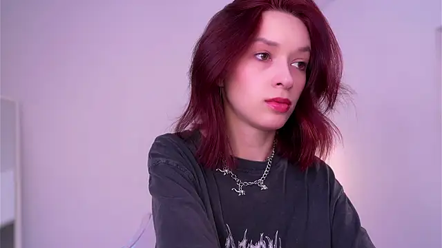 Snapshot of VivianLy_ chatting on March 18, 2025, 8:14 am VivianLy online show from March 18, 2025, 8:14 am