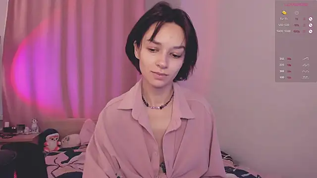 VivianLy  online show from December 4, 2025, 12:14 pm