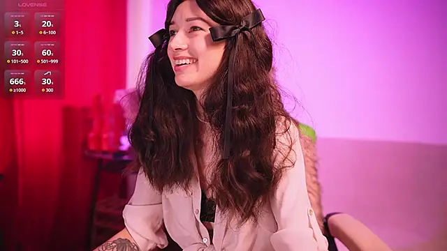 VivianLy  online show from June 27, 2026, 10:20 am