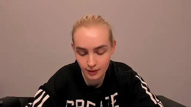 OliviaKisss online show from February 25, 2026, 7:01 pm