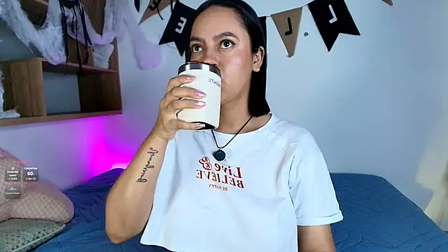 Snapshot of VICTORIABLACK_@xh chatting on October 15, 2025, 10:59 am VICTORIABLACK xh online show from October 15, 2025, 10:59 am