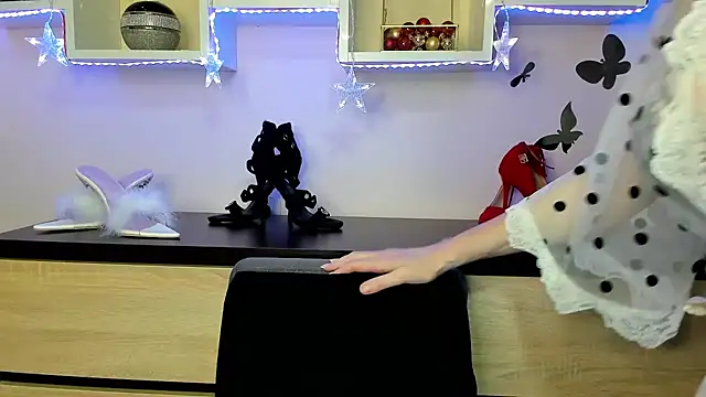 feliziaDesire online show from February 6, 2025, 4:42 am