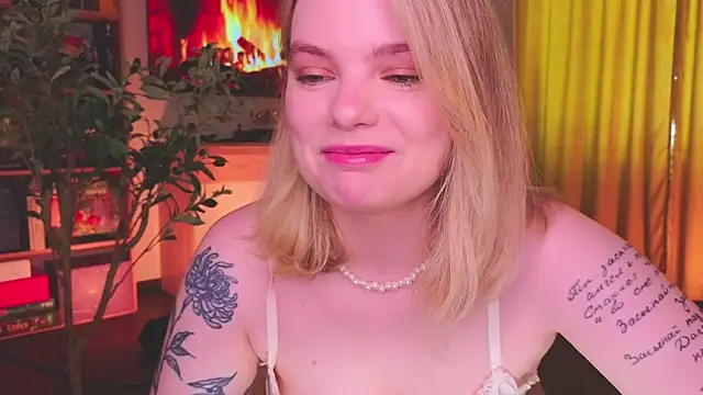 Hottie Jane online show from July 4, 2026, 12:33 pm