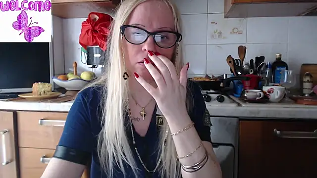 martachatte online show from March 10, 2025, 3:30 pm