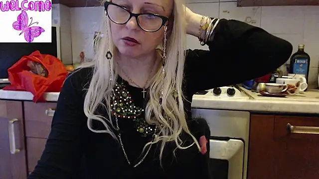 martachatte online show from March 11, 2025, 5:02 pm