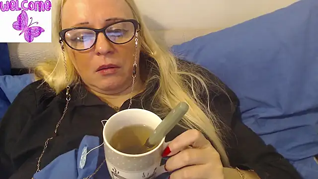 martachatte online show from March 15, 2025, 1:52 am