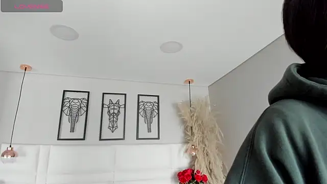 Rebeca jones online show from November 8, 2025, 12:05 pm