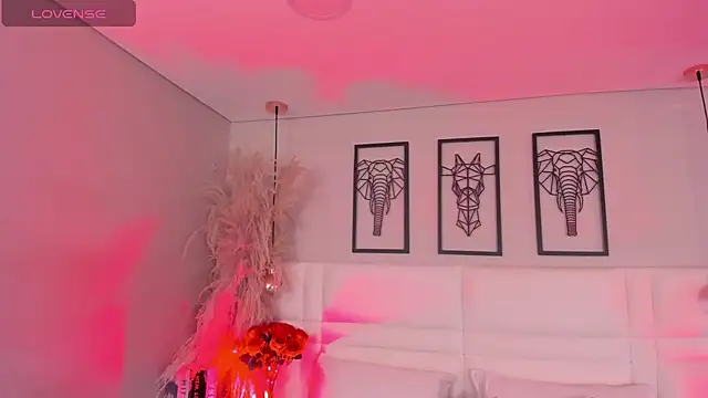 Rebeca jones online show from November 14, 2025, 12:26 pm