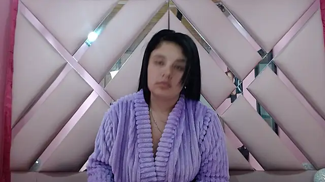 nathaly low1 online show from December 2, 2025, 4:07 am