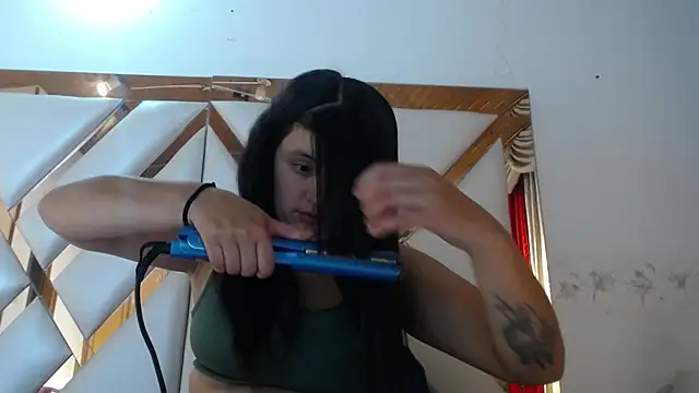 nathaly low1 online show from April 13, 2026, 1:16 pm