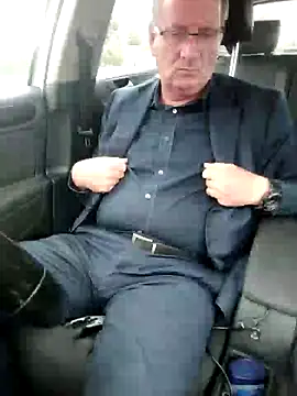 stiffandlubedxh online show from December 8, 2024, 9:08 pm