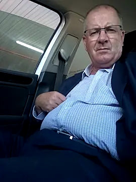 stiffandlubedxh online show from January 8, 2025, 7:45 am