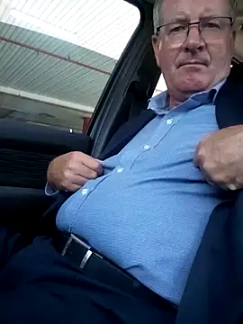 stiffandlubedxh online show from February 3, 2025, 7:29 am