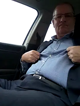 stiffandlubedxh online show from February 18, 2025, 9:09 pm