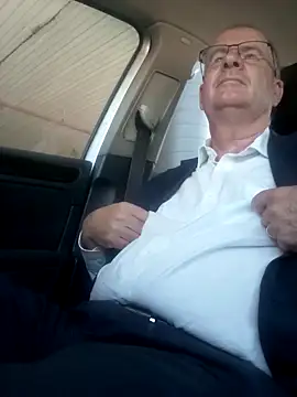 stiffandlubedxh online show from February 24, 2025, 7:22 am