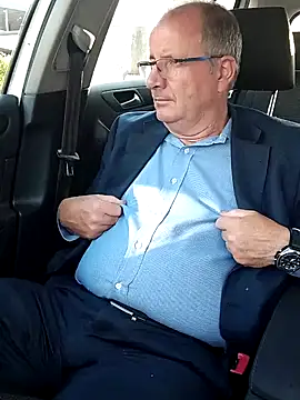 stiffandlubedxh online show from March 17, 2025, 7:35 am