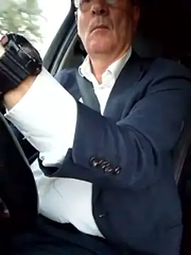 stiffandlubedxh online show from March 9, 2026, 8:13 pm