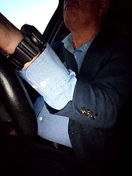 stiffandlubedxh online show from April 1, 2026, 8:17 pm