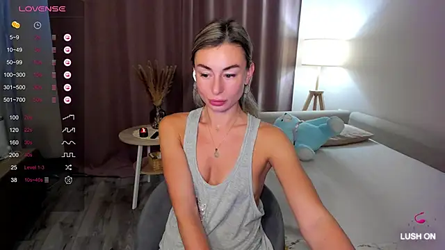 Snapshot of DannaEvan chatting on December 5, 2024, 3:37 am DannaEvan online show from December 5, 2024, 3:37 am