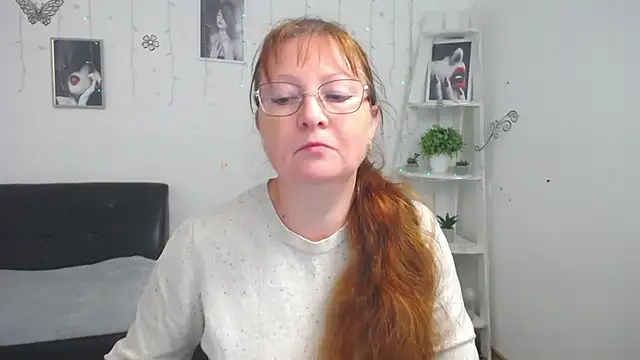 VanessaHotts online show from October 4, 2025, 5:05 am