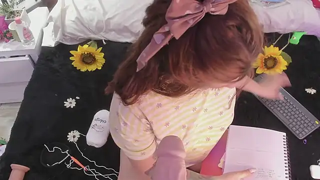 Snapshot of JulietaAlves chatting on March 1, 2025, 10:21 pm JulietaAlves online show from March 1, 2025, 10:21 pm