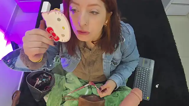 Snapshot of JulietaAlves chatting on December 15, 2025, 11:36 am JulietaAlves online show from December 15, 2025, 11:36 am