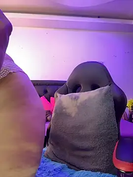 lonely shewolf online show from October 7, 2025, 6:16 pm