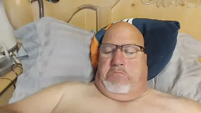 Bigbear0563 online show from May 26, 2026, 2:24 pm