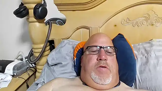 Bigbear0563 online show from July 8, 2026, 4:11 pm