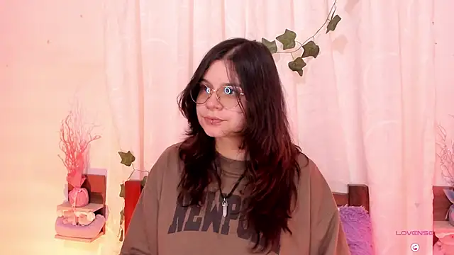 Snapshot of Mey_moon chatting on February 19, 2025, 8:20 pm Mey moon online show from February 19, 2025, 8:20 pm