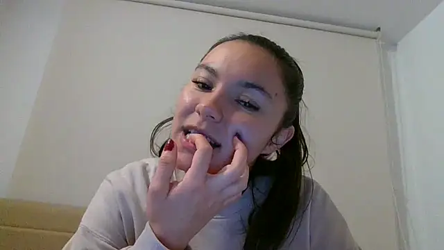  andygirl online show from April 17, 2026, 11:19 pm