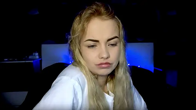 StephanieSweety online show from November 7, 2025, 8:36 am