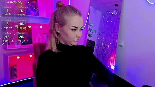 StephanieSweety online show from February 25, 2026, 5:44 pm