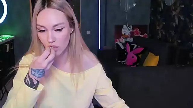 Snapshot of Blckmirrorr chatting on November 28, 2025, 1:14 pm Blckmirrorr online show from November 28, 2025, 1:14 pm