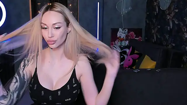 Snapshot of Blckmirrorr chatting on December 5, 2025, 10:35 am Blckmirrorr online show from December 5, 2025, 10:35 am