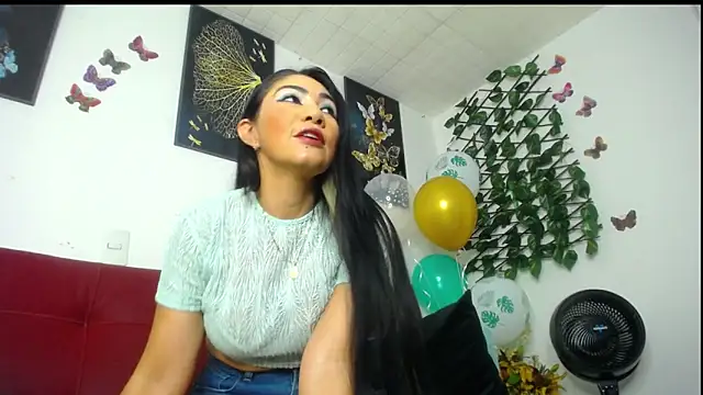 luzcastillo07 online show from March 22, 2025, 4:35 am