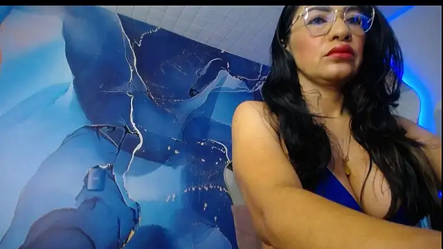 luzcastillo07 online show from May 9, 2026, 6:29 am