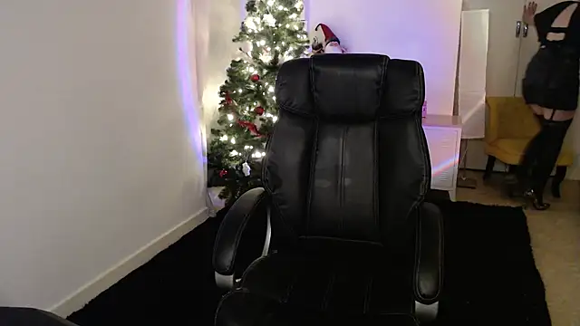 Snapshot of Crystal-dreamt chatting on November 10, 2025, 9:52 am Crystal-dreamt online show from November 10, 2025, 9:52 am