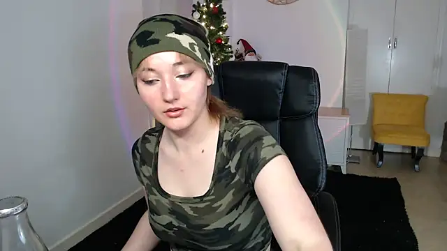 Snapshot of Crystal-dreamt chatting on November 19, 2025, 9:42 am Crystal-dreamt online show from November 19, 2025, 9:42 am