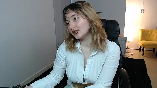 Crystal-dreamt online show from February 17, 2026, 10:12 am