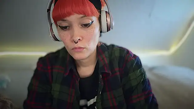 FRRANNKIE online show from October 10, 2025, 2:54 am