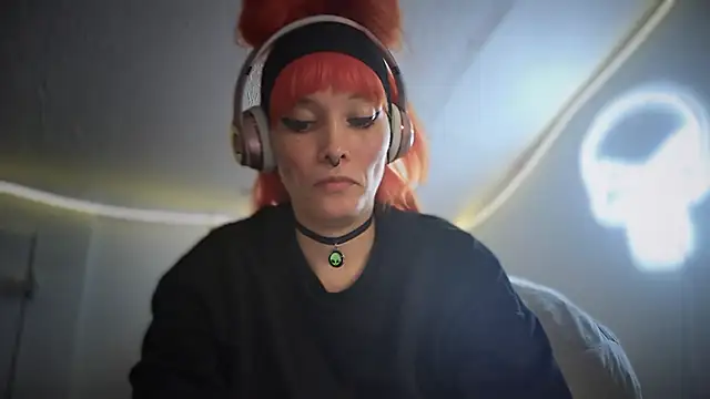 FRRANNKIE online show from October 19, 2025, 8:09 pm