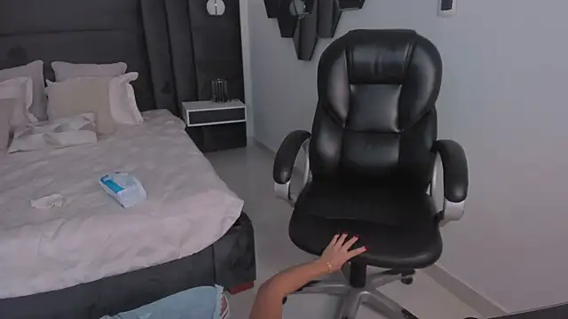 MileyCruz  online show from March 20, 2025, 9:48 am