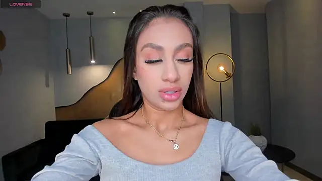 DannaCruz online show from February 8, 2025, 10:39 am