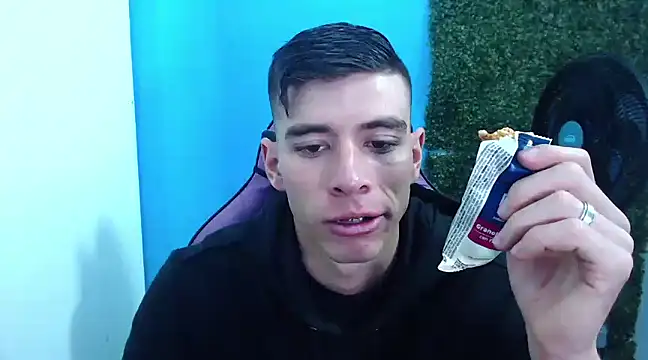 Snapshot of DEIBY_BABY chatting on December 16, 2024, 8:26 pm DEIBY BABY online show from December 16, 2024, 8:26 pm